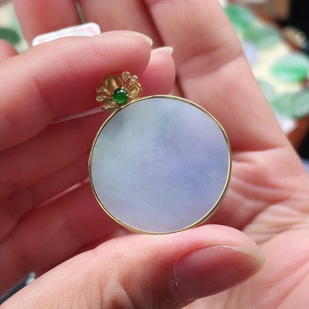 颈饰18K金镶嵌翡翠圆无事牌