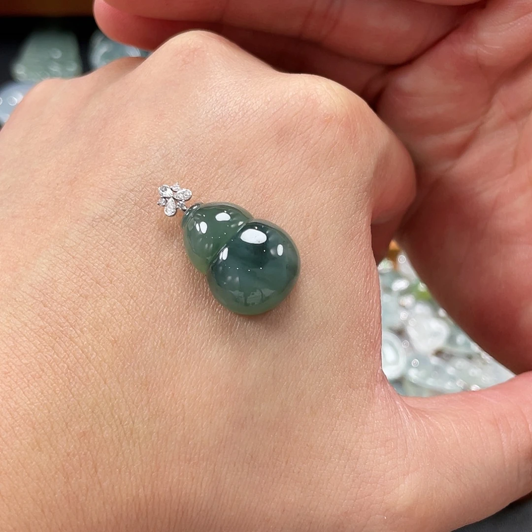 翡翠18K金镶嵌颈饰
