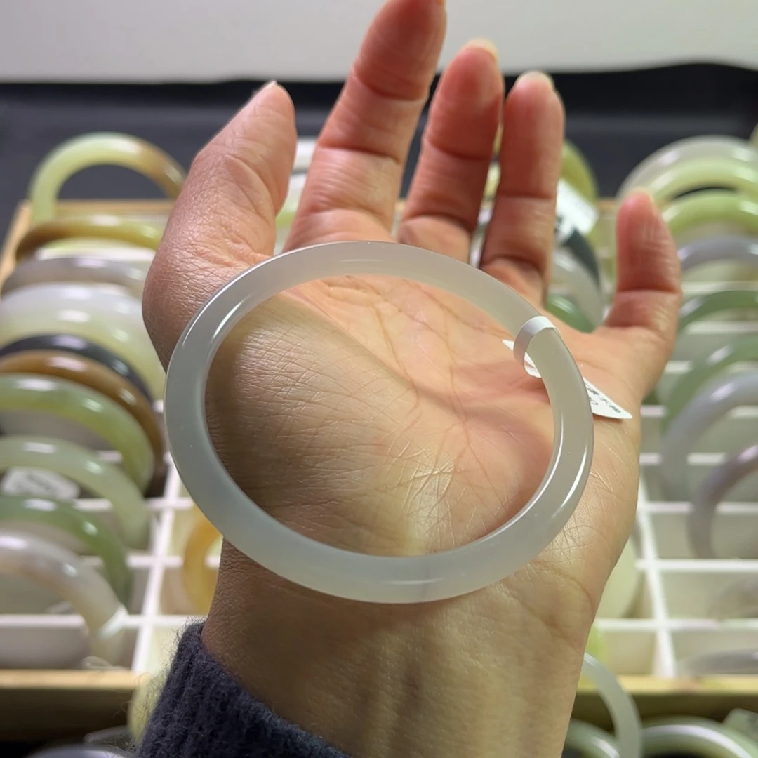 和田玉手镯56.6圈未镶嵌