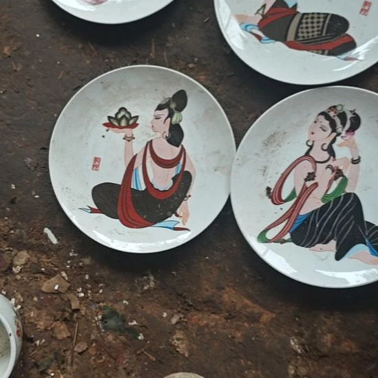 库存微瑕敦煌飞天盘子4个