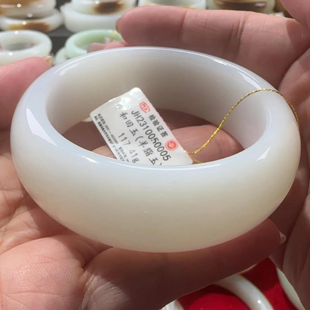 和田玉手镯未镶嵌