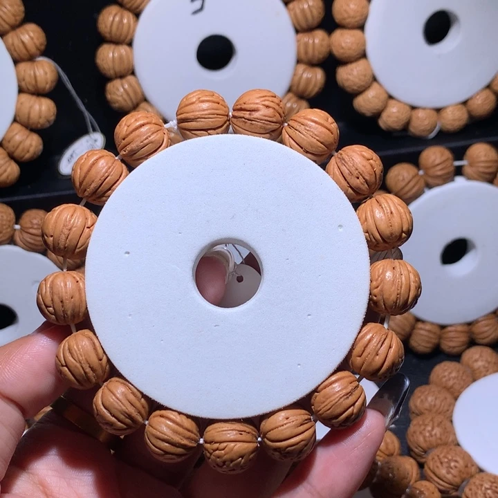 辉***哥桃核手串野生黄桃