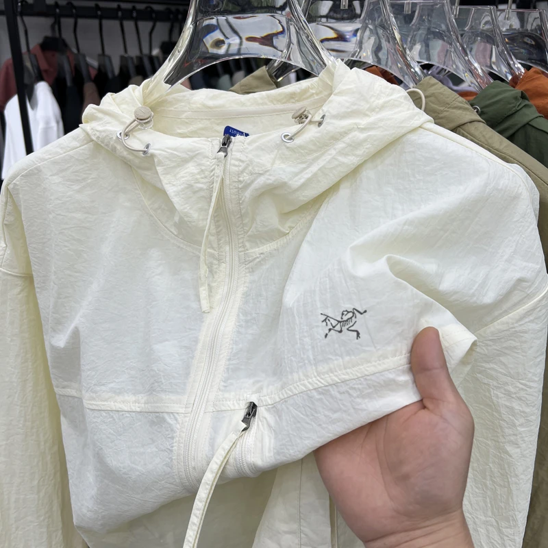 高奢2025夏季新款透气速干轻薄连帽防晒衣防紫外线适合户外日常