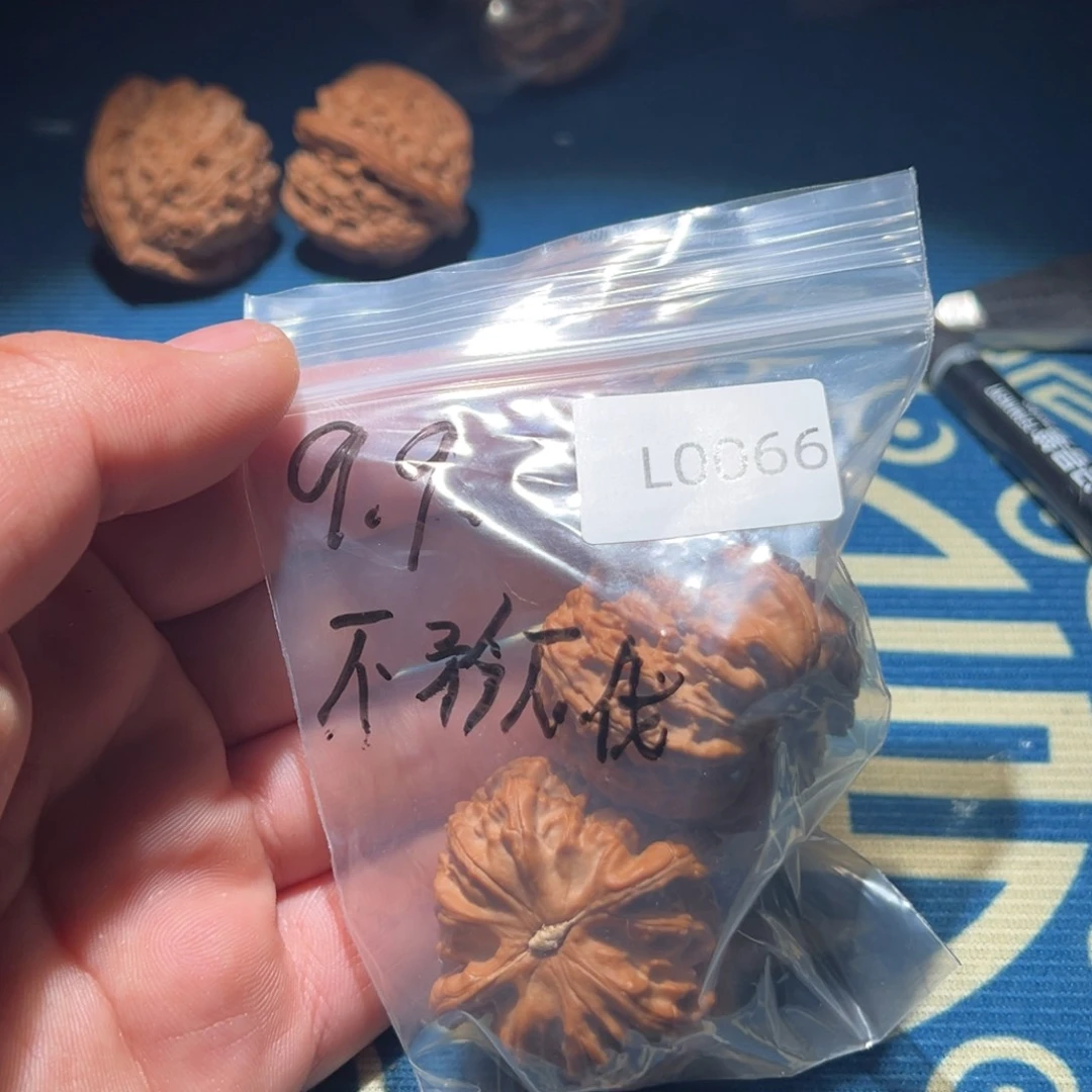 文玩核桃吊坠不**伐白狮子