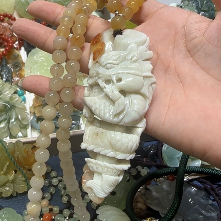 未镶嵌蛇纹石玉吊坠