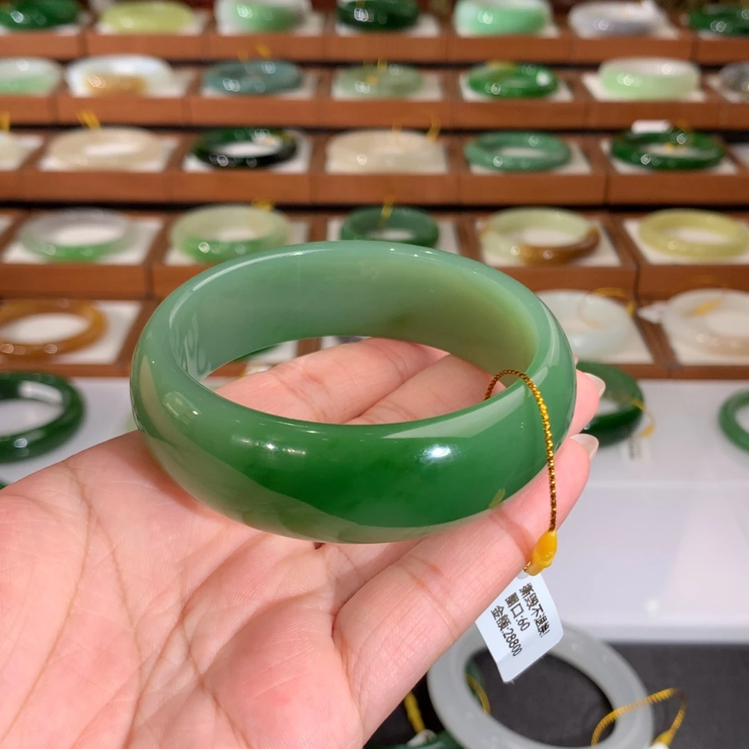 和田玉（碧玉）未镶嵌手镯