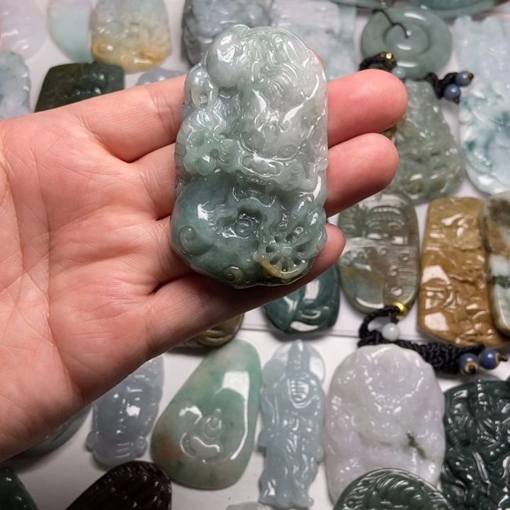 翡翠未镶嵌颈饰龙牌62