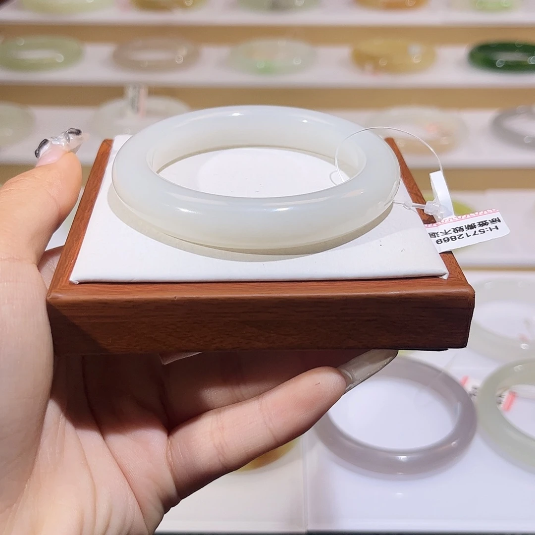 和田玉未镶嵌手镯白玉