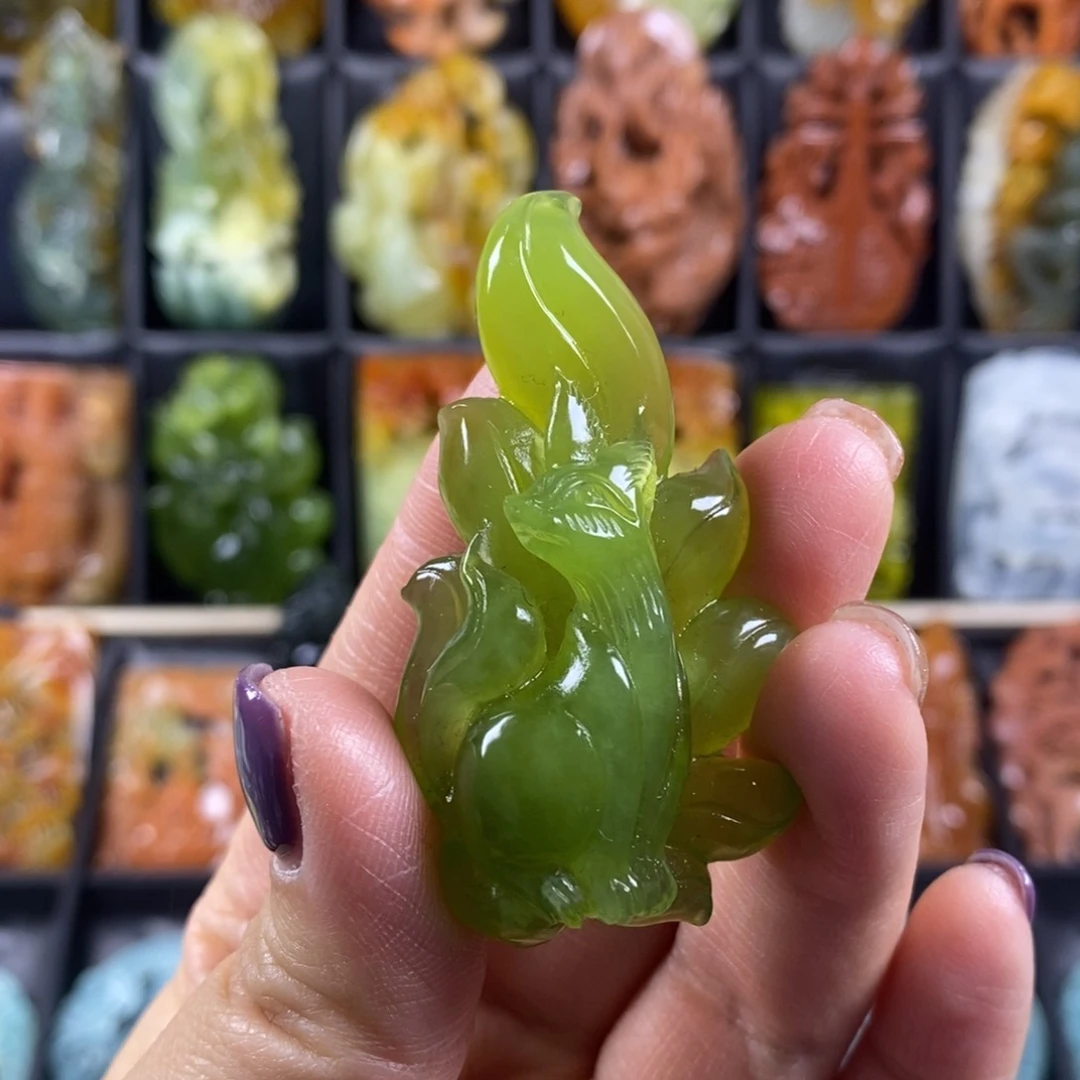 蛇纹石玉颈饰合金