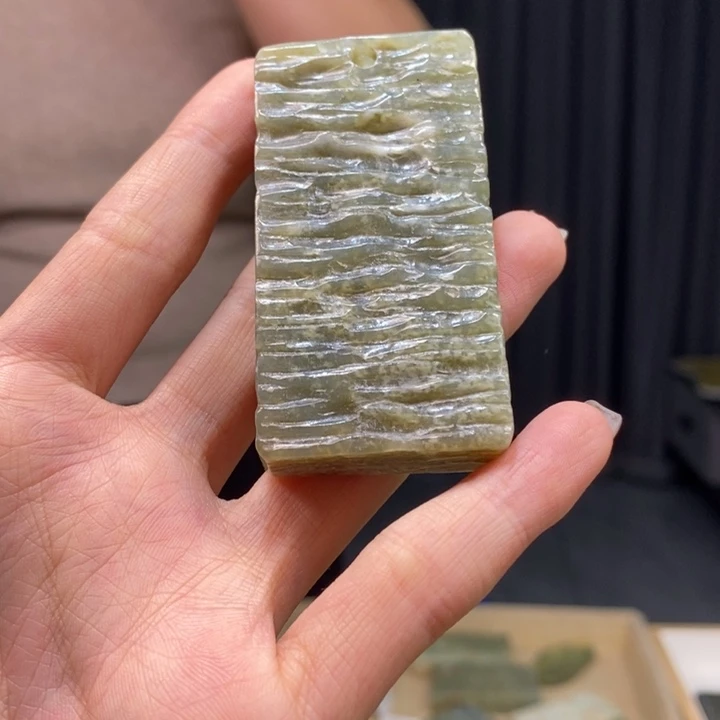 岫岩河磨玉（透闪石质玉）颈饰未镶嵌