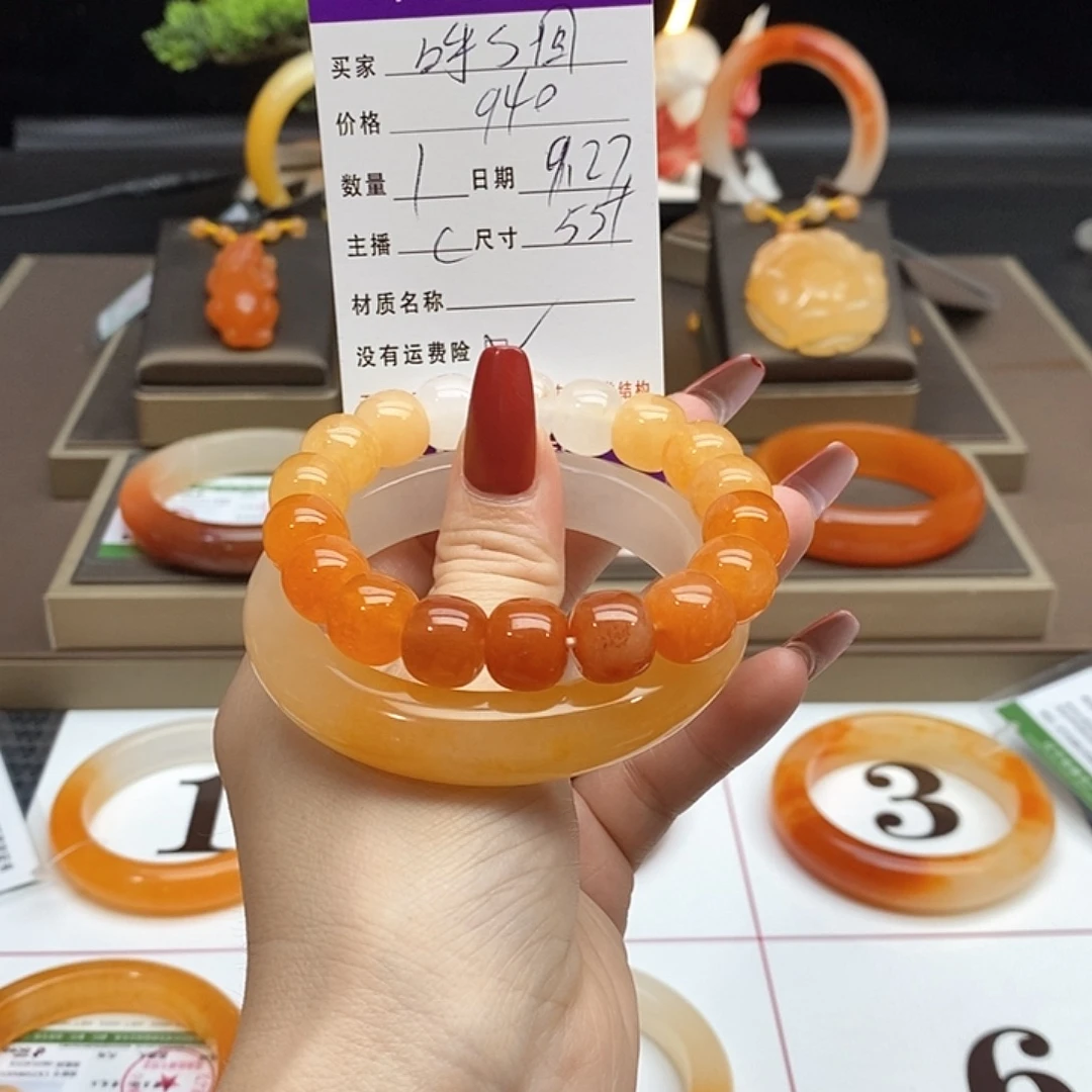 呼***回石英质玉（黄龙玉）未镶嵌手镯