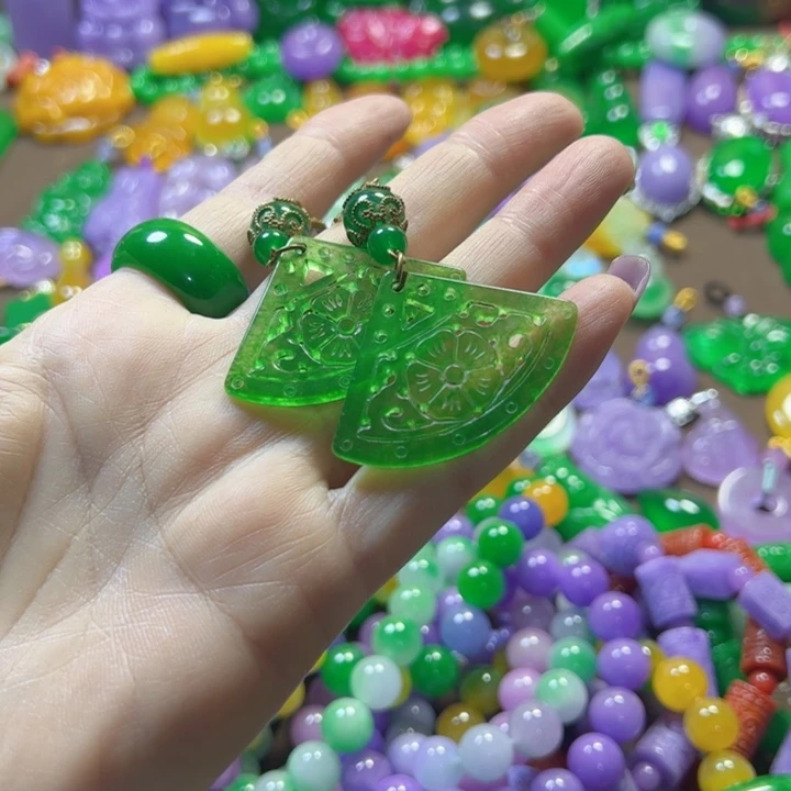 翡翠未镶嵌颈饰耳坠