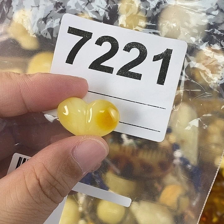 蜜蜡未镶嵌珠宝奇石