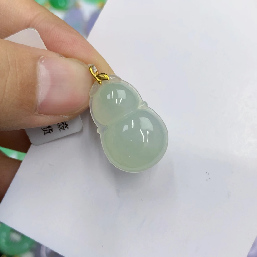 翡翠18K金镶嵌颈饰翡翠