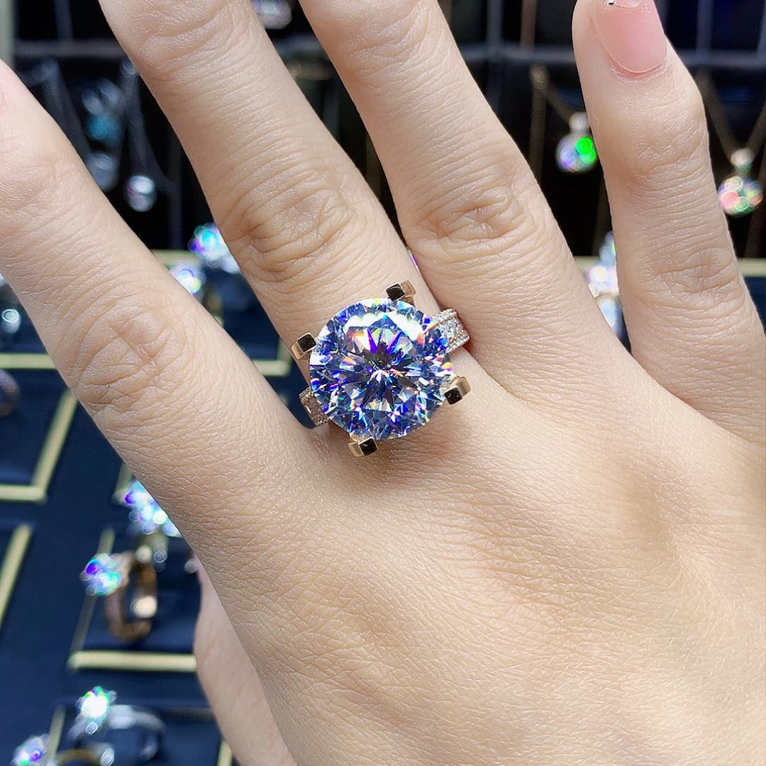 18K金镶嵌合成碳硅石（莫桑石）戒指/指环牵****街