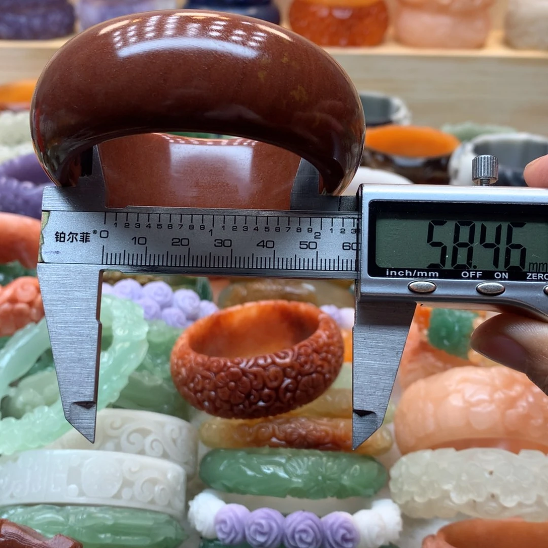 未镶嵌手镯石英质玉