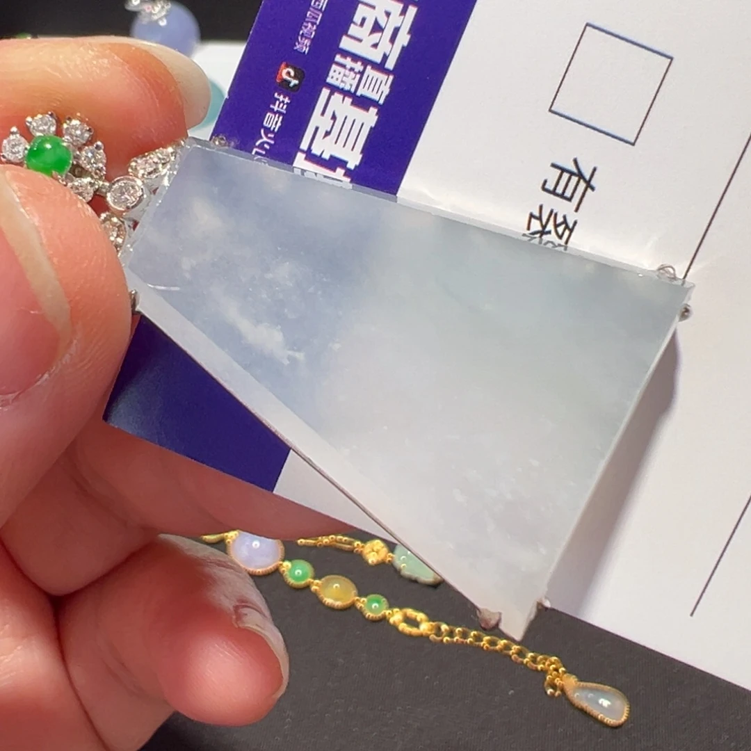 翡翠18K金镶嵌颈饰吊坠