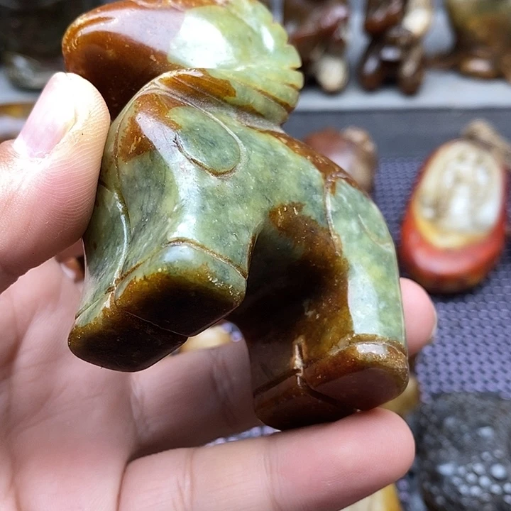 未镶嵌蛇纹石玉颈饰