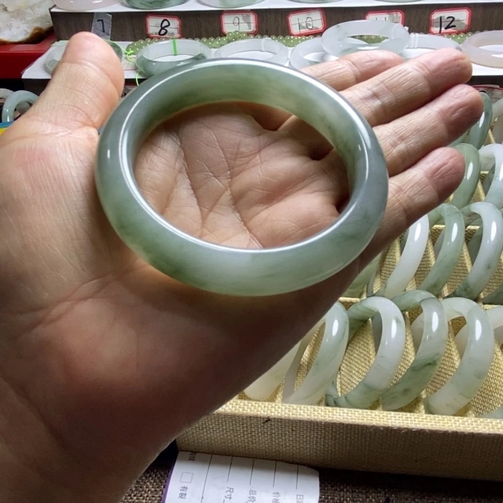 石英质玉（天山翠）未镶嵌手镯