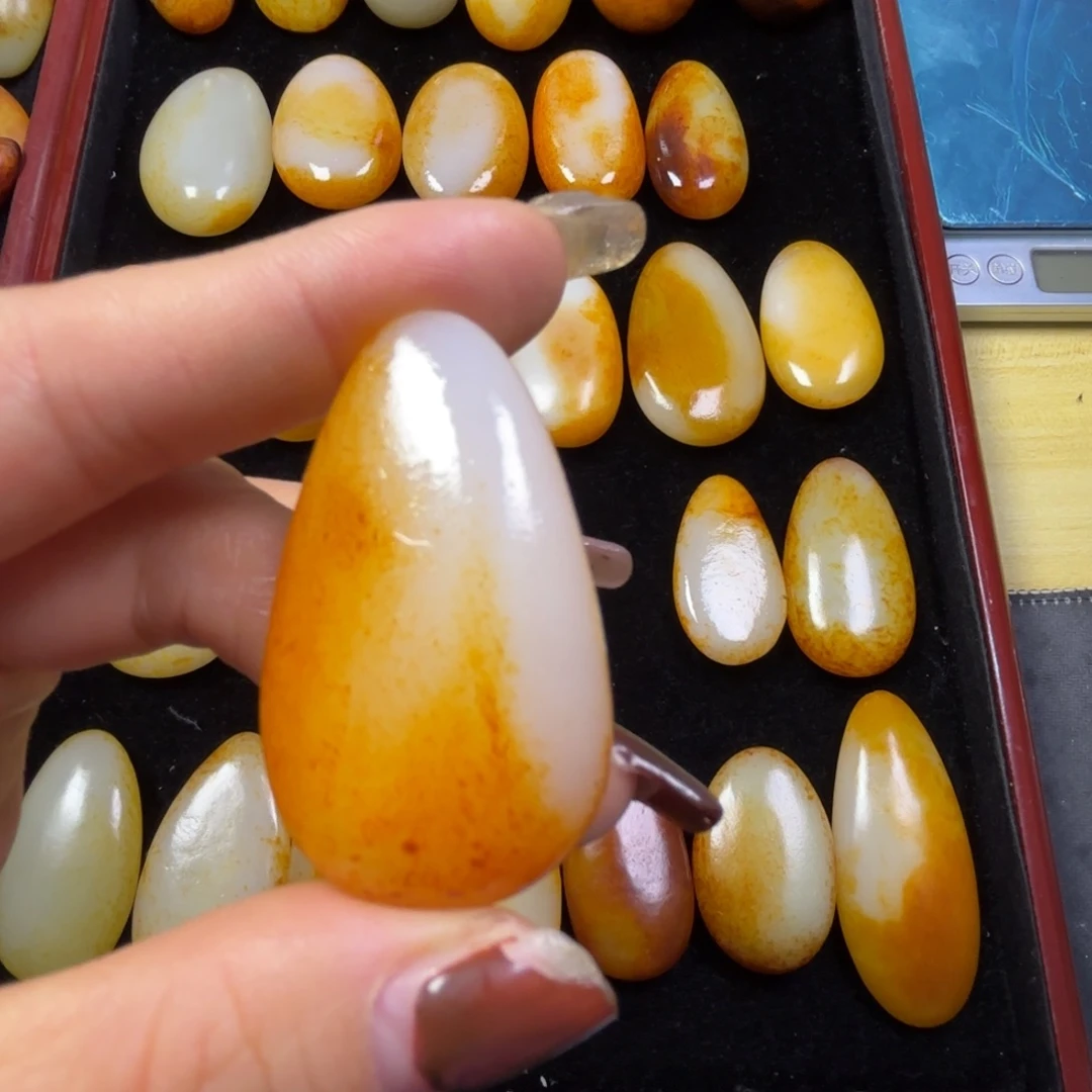 幸***！和田玉未镶嵌颈饰