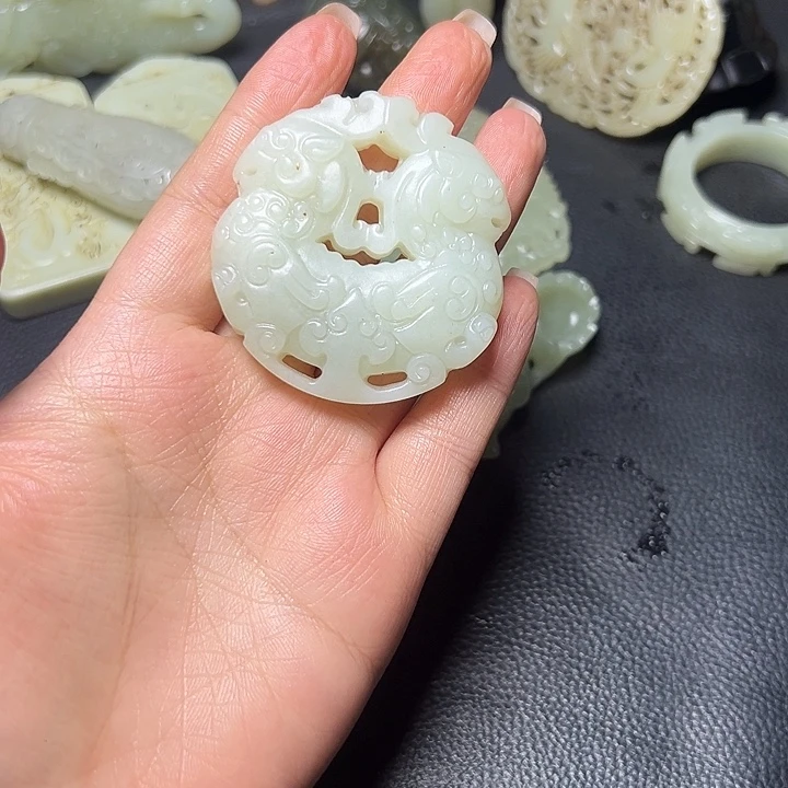 和田玉未镶嵌颈饰