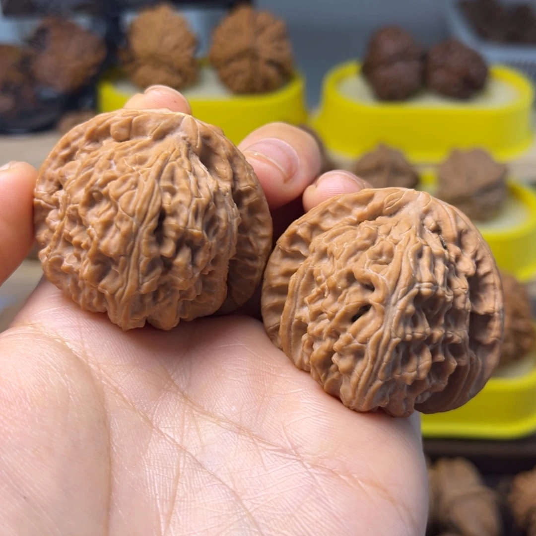 比***柜文玩核桃吊坠三角白