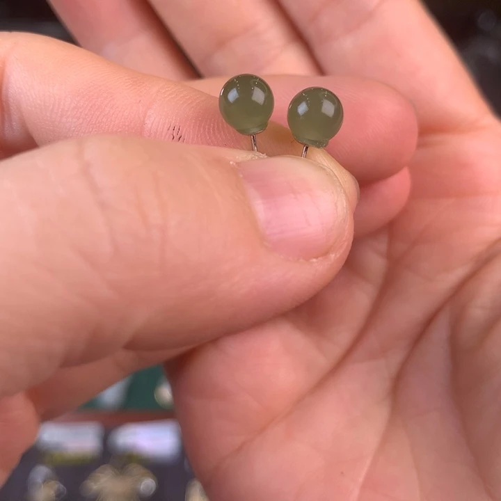 和田玉未镶嵌耳钉
