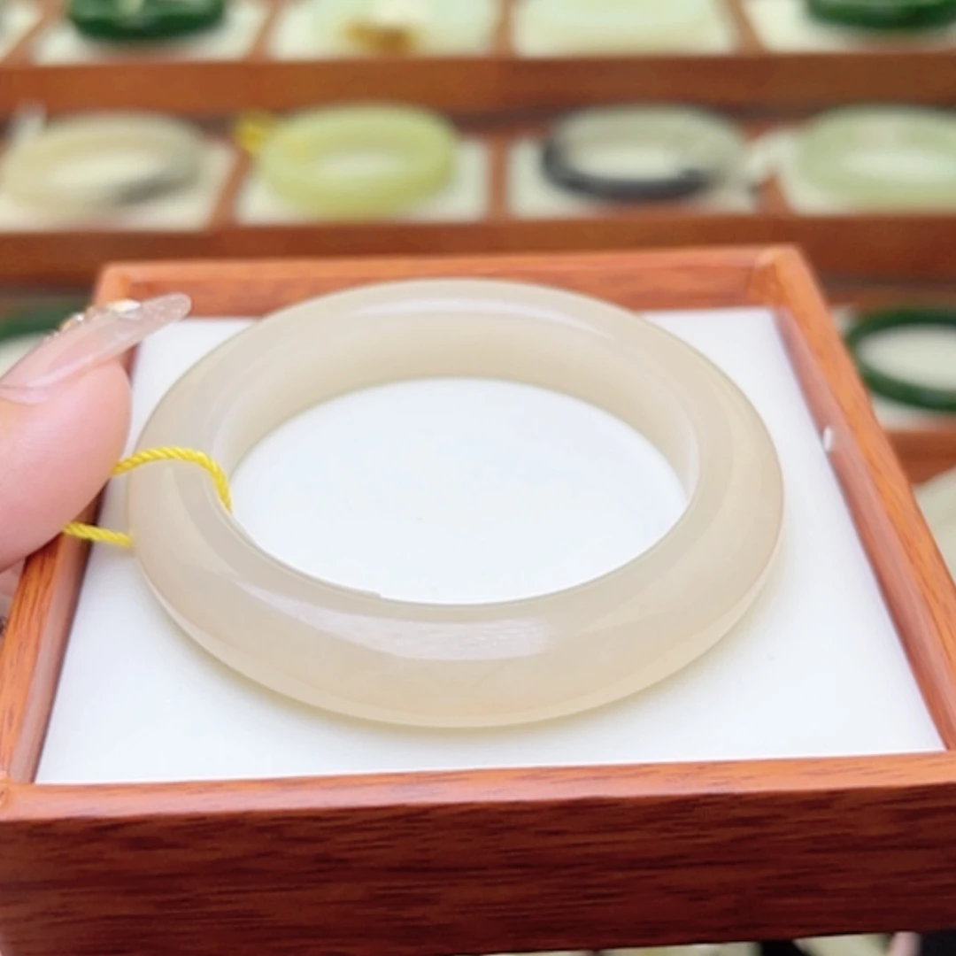 【闪购商品】和田玉手镯未镶嵌