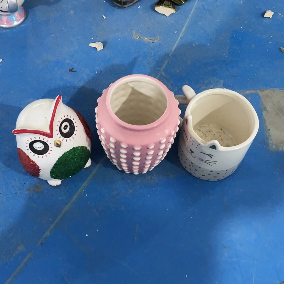 摆件耘*子  磕碰。 封釉。