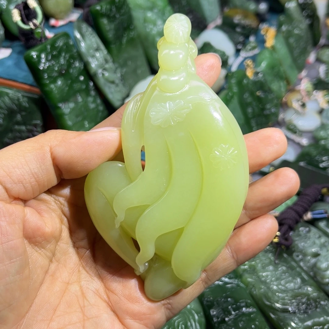 漫***树和田玉未镶嵌颈饰