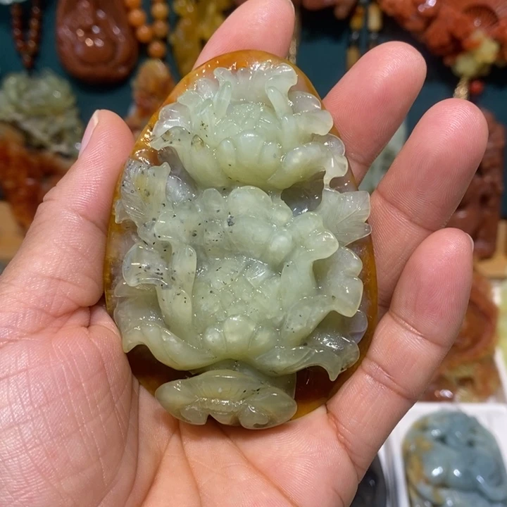 蛇纹石玉未镶嵌颈饰