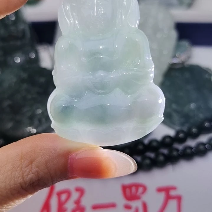 翡翠颈饰未镶嵌天然的A货翡翠