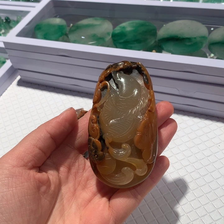 石英质玉（黄龙玉）未镶嵌颈饰