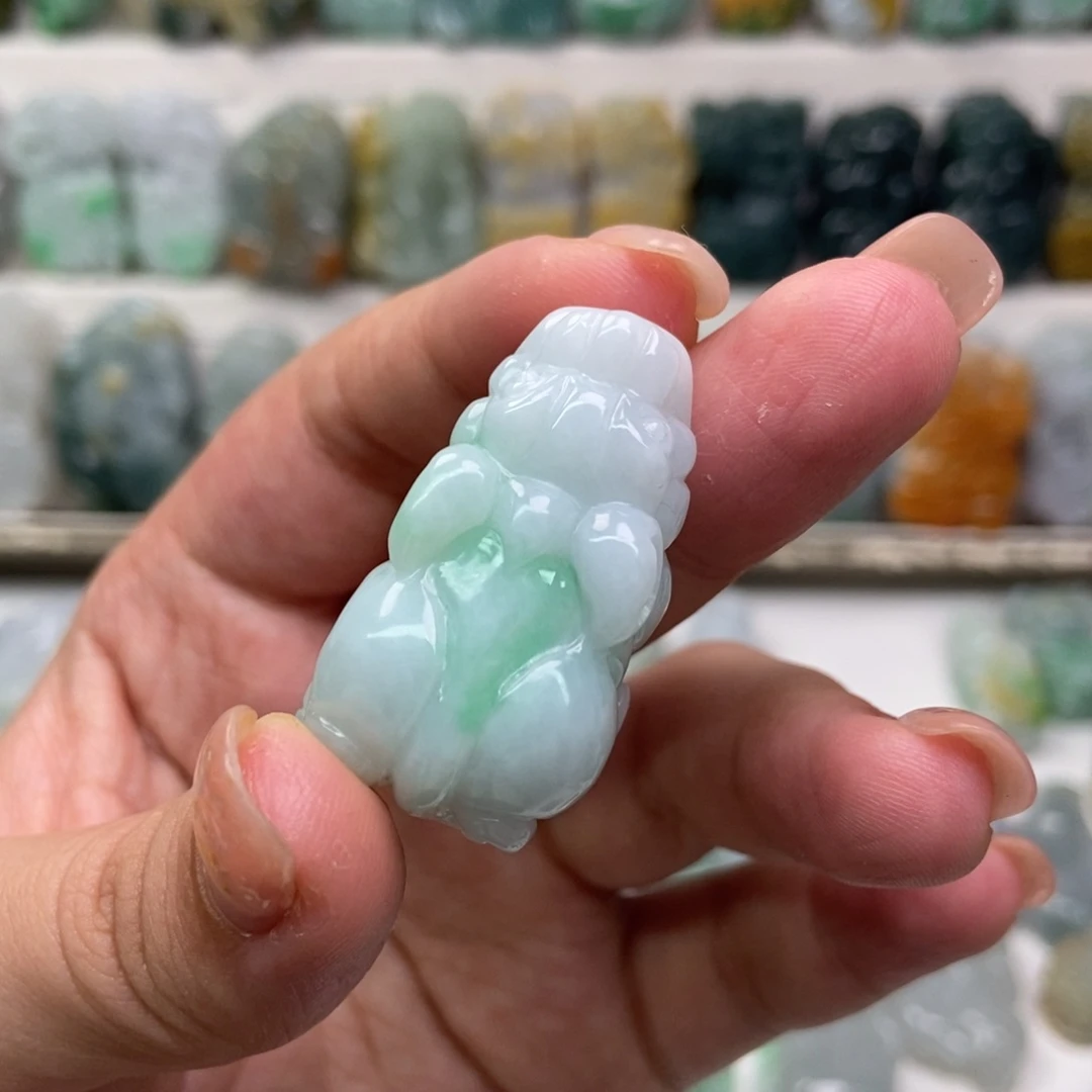 翡翠未镶嵌吊坠(赠链)