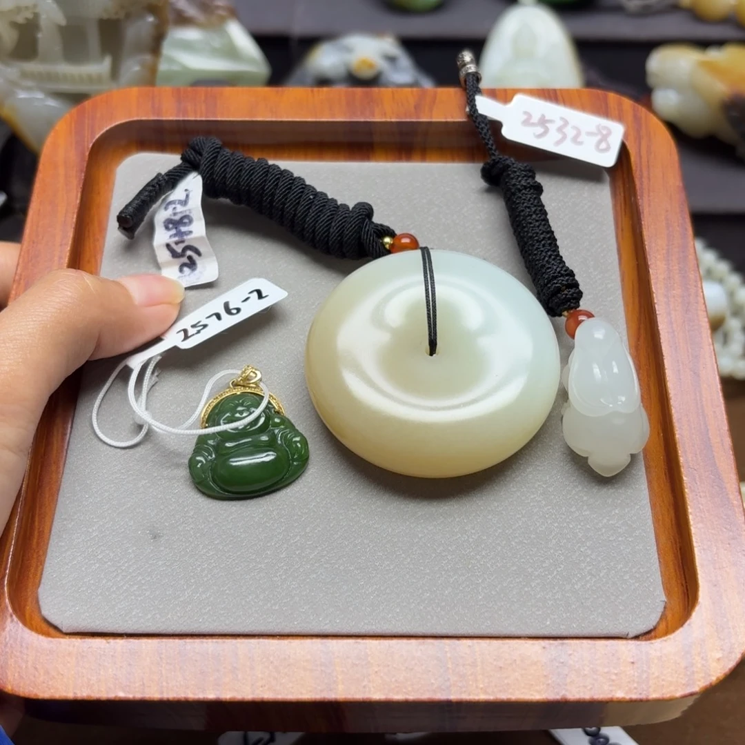疏***玉和田玉18K金镶嵌颈饰