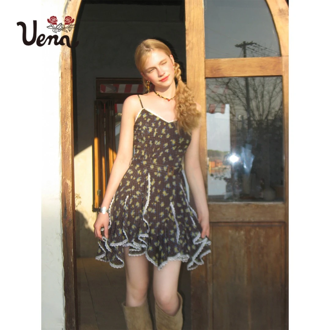 【月落亮星子】Uena棕色碎花不规则蕾丝花边v领收腰吊带连衣裙女