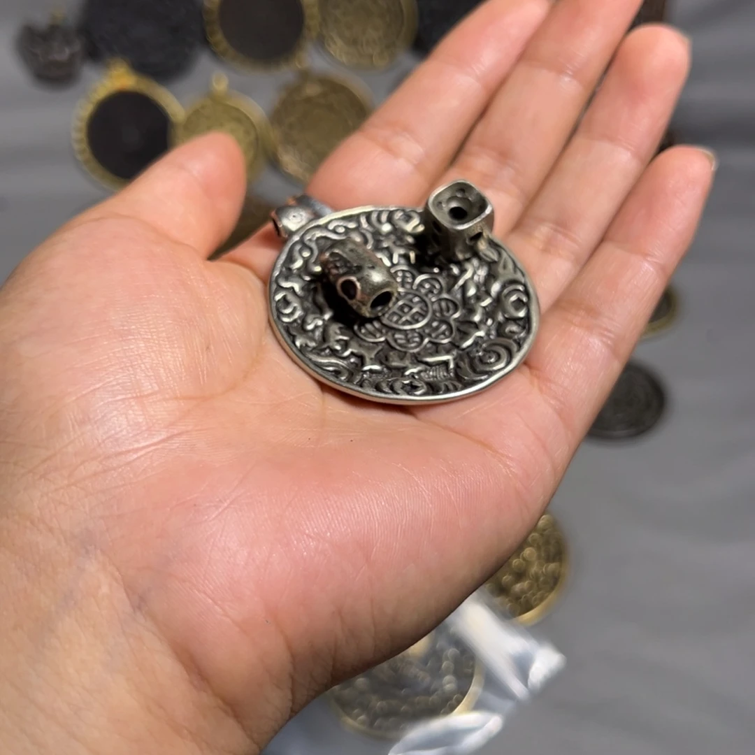 高***升九宫八卦配饰搭配蓝色车挂