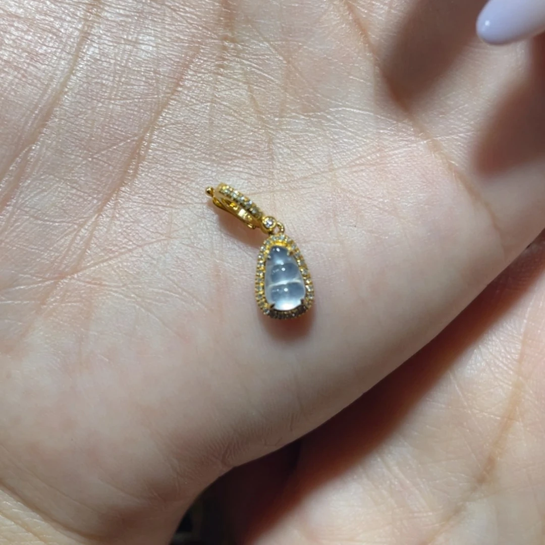 【闪购商品】颈饰18K金镶嵌翡翠