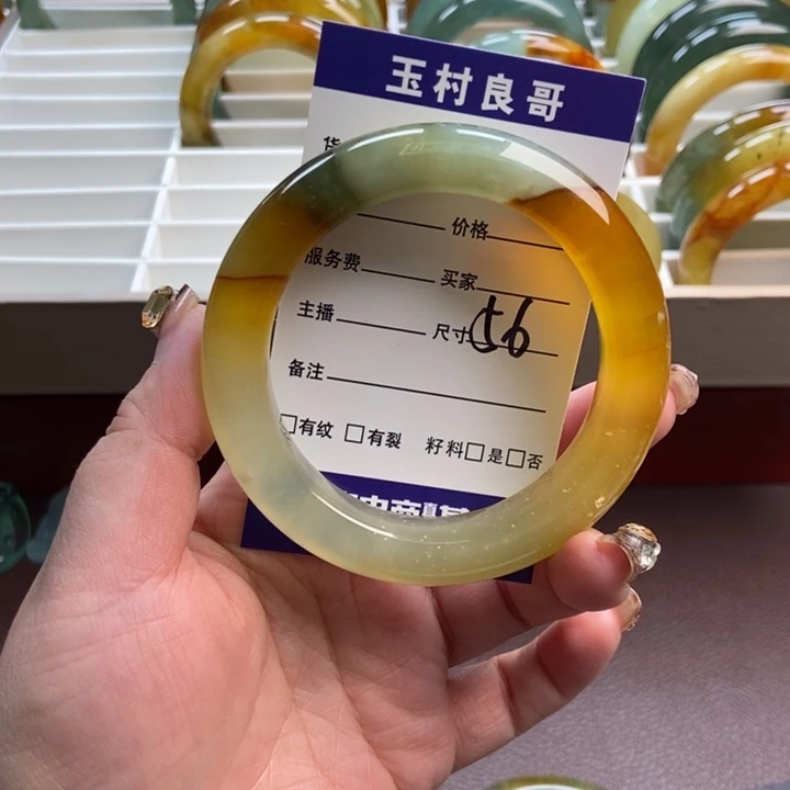 蛇纹石玉未镶嵌手镯挂件