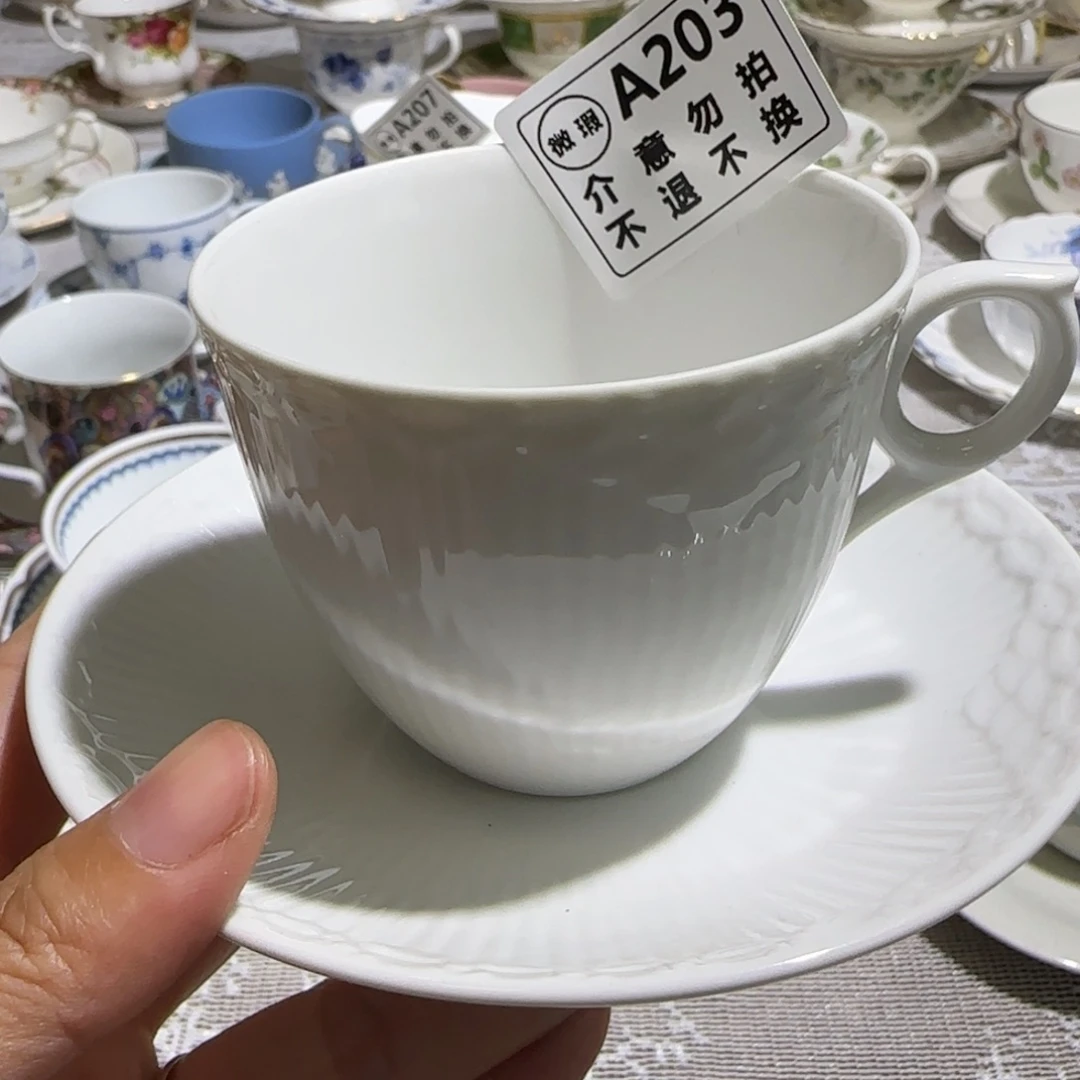 咖啡杯里的咖啡是我的最爱
