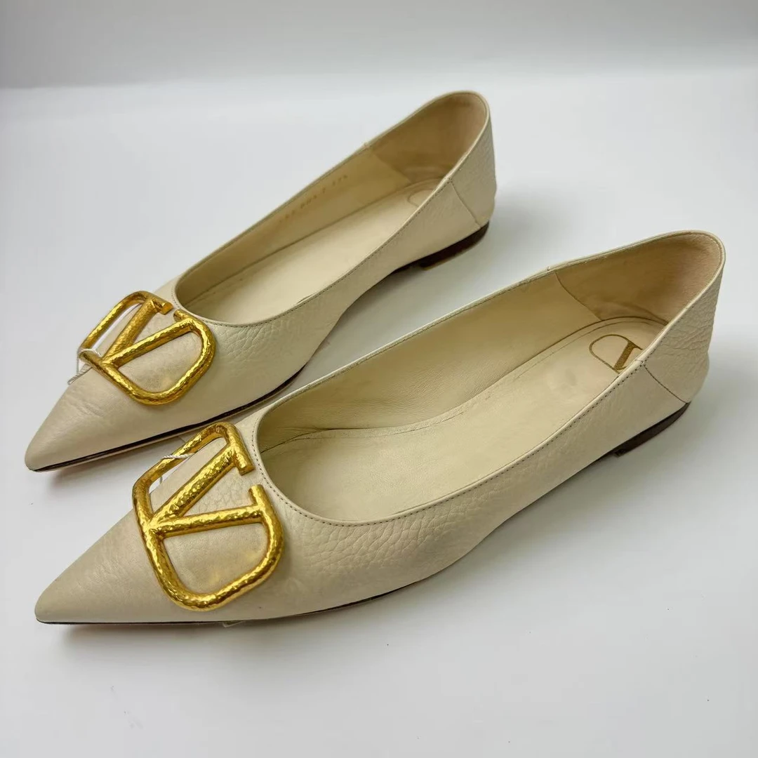 95新 Valentino/华伦天奴 37.5码/米白色方V扣平底单鞋xxs1149