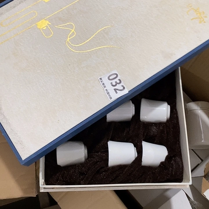 曹***淼茶具微瑕，介意勿拍