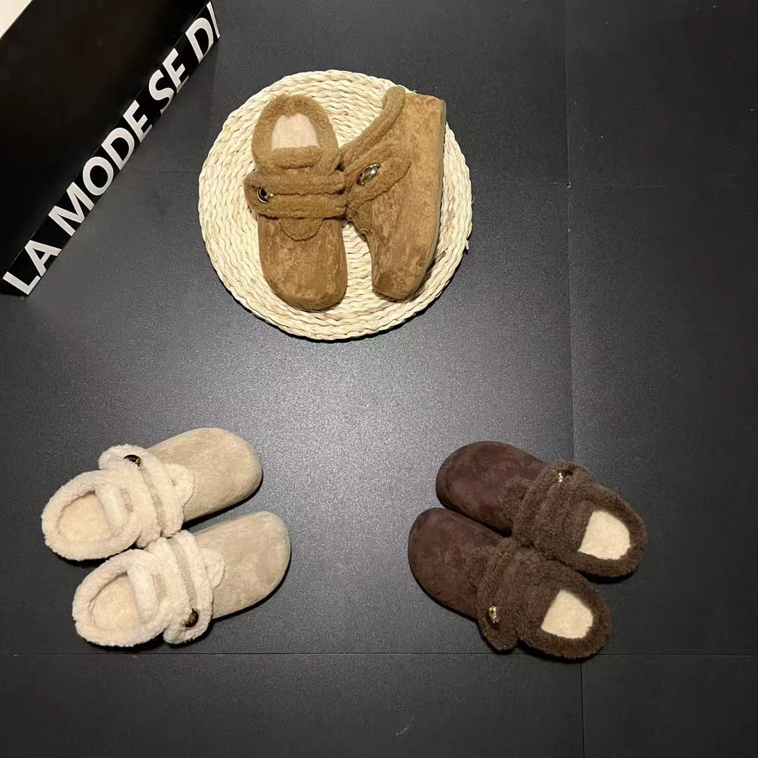 2025年秋冬季新款气质百搭时尚网红休闲轻奢金属爆款舒适加绒单鞋