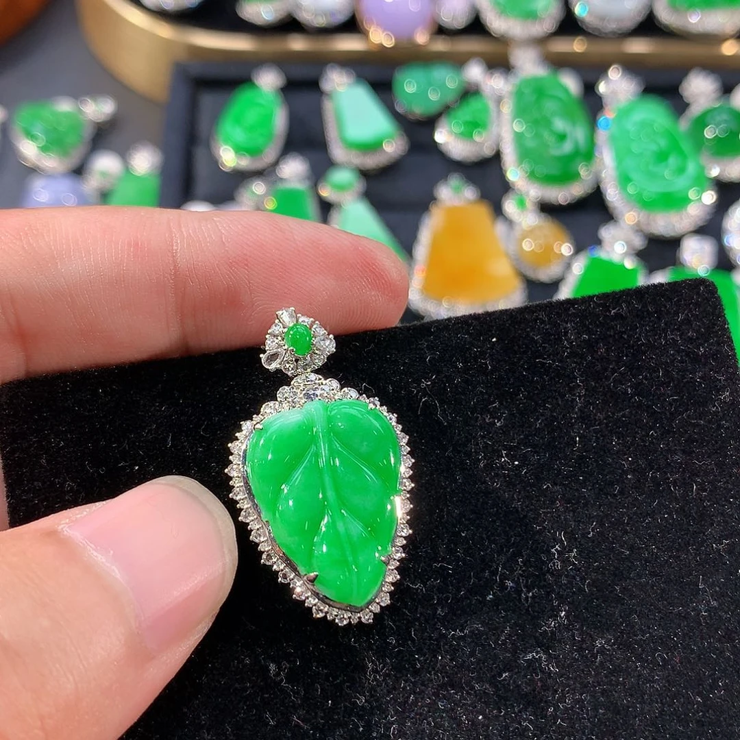 翡翠18K金镶嵌颈饰