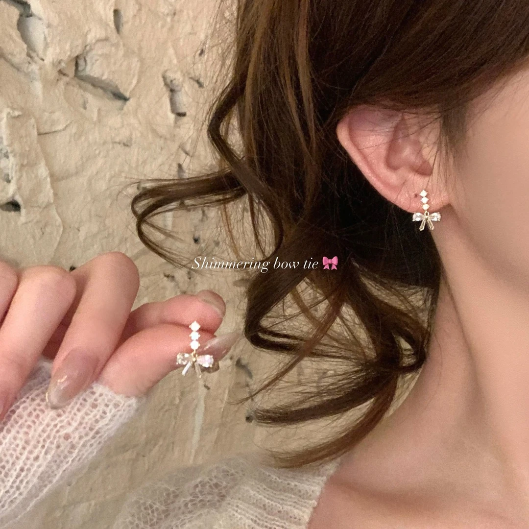 CIOEM KOUIM 铜合金耳饰 韩系气质超闪满锆蝴蝶结耳钉女轻奢小众
