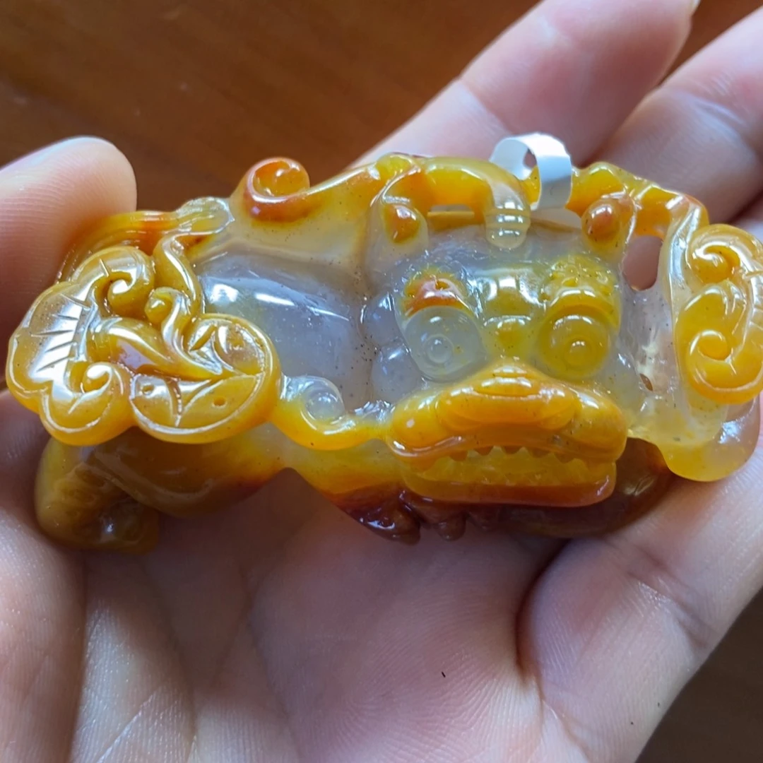 用***6石英质玉（黄龙玉）未镶嵌颈饰