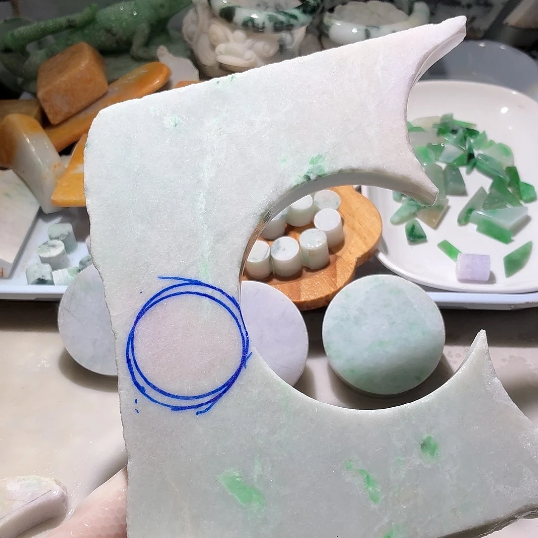 颈饰未镶嵌翡翠边角料