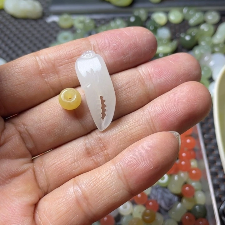 和田玉（糖玉）未镶嵌吊坠(不含链)奔*?