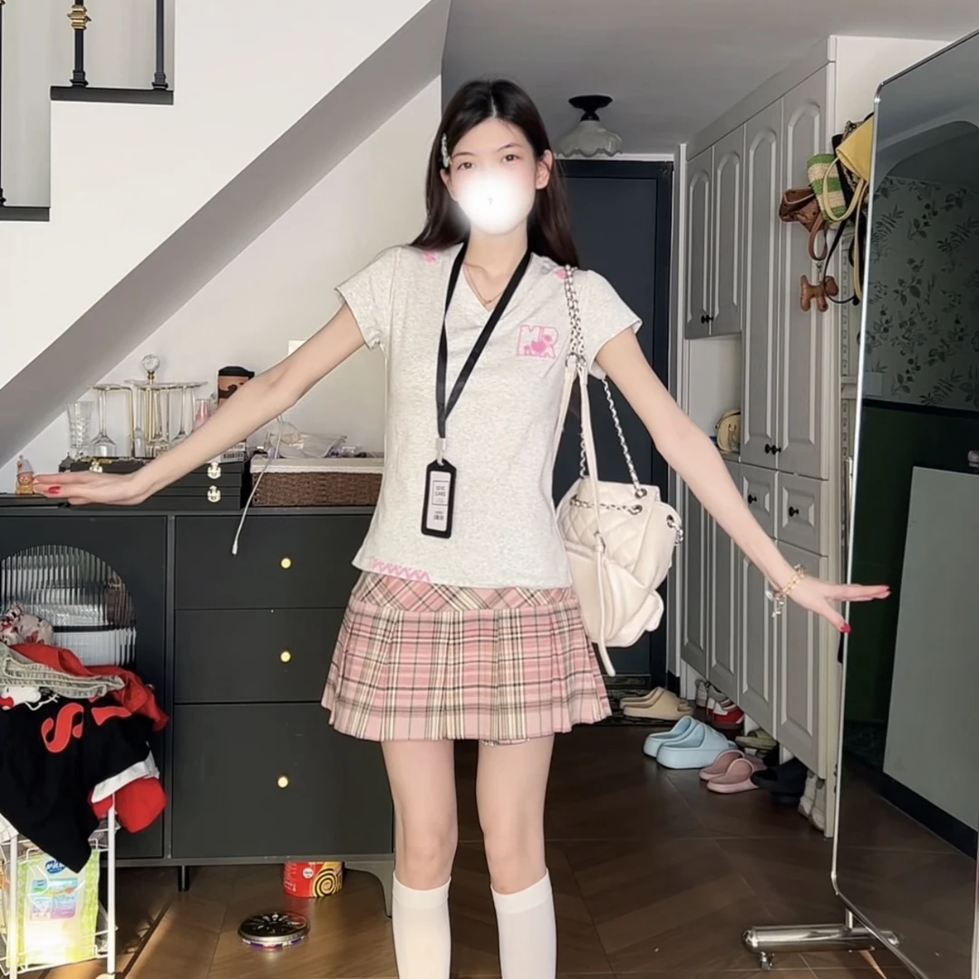 【ME国潮+运费险】正肩短袖显瘦V领刺绣修身T恤女夏季清凉辣妹上衣
