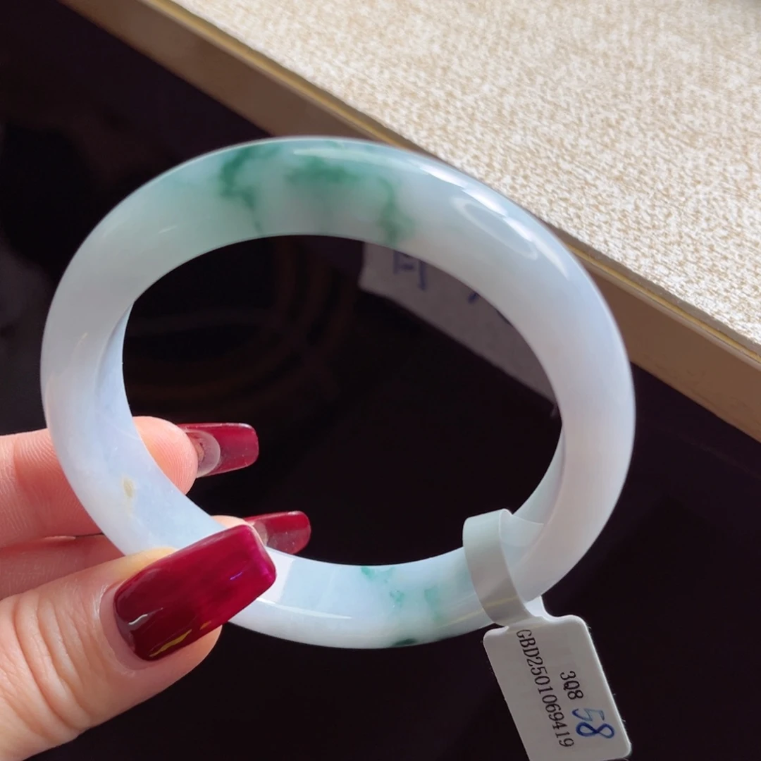 翡翠手镯未镶嵌手镯